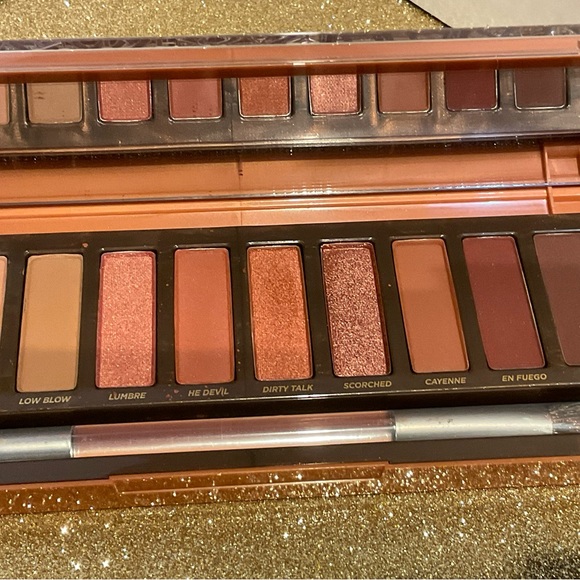 Urban Decay Naked Heat Eyeshadow Palette - Picture 8 of 11